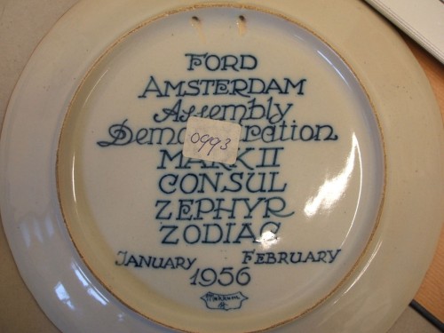 Bord ter gelegenheid van de productie van nieuwe automodellen van Ford