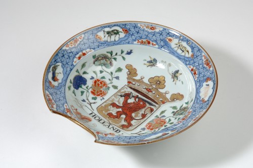 Scheerbekken met het wapen van Holland, chine de commande, famille verte, imari
