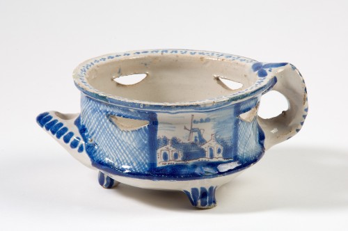 Komfoor met decor van landschapjes in blauw met paarse trek