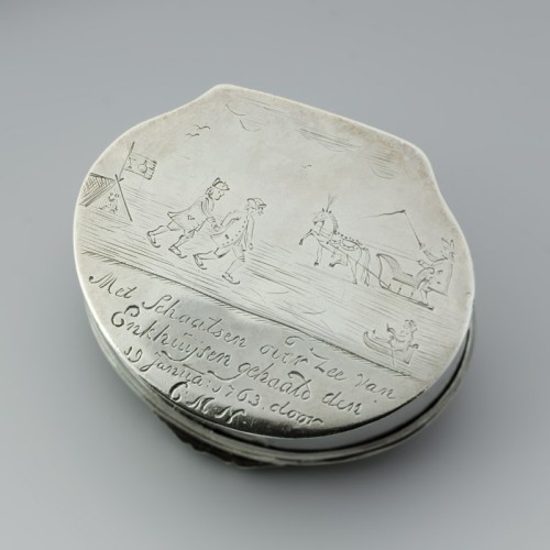 Amsterdamse meester - zilveren snuifdoos. IJssouvenir uit 1763.