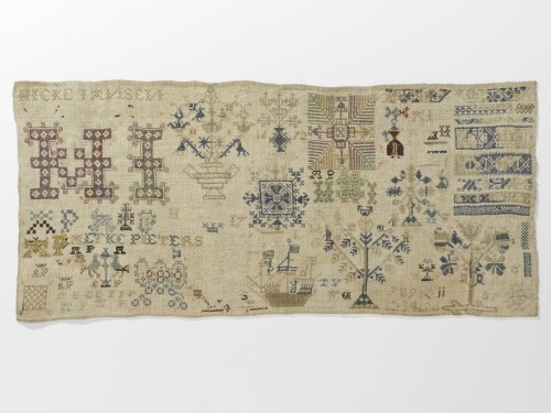 Merklap met gedeeltelijk alfabet, initialen HI (Hicke Jansen) en AP (Aefke Pieters), 1672