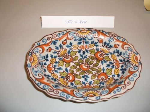 Ovaal schaaltje met floraal-ornamentaal decor