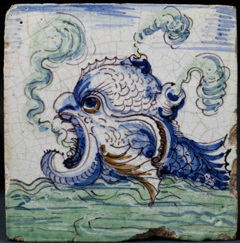 Tegel met een polychroom decor van een zeemonster
