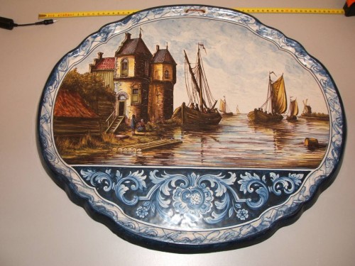 Ovale plaat met landschapsdecor met kasteel