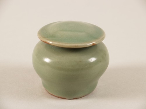 Pot met deksel en celadon