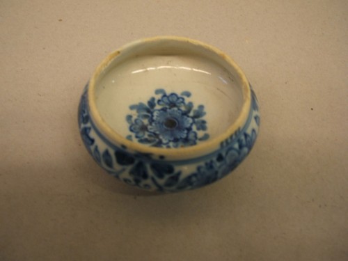 Lekbak met ornamentaal decor