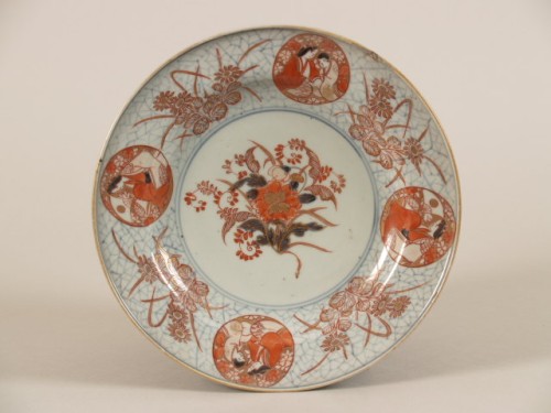 Bord met decor van boeket in imari-palet