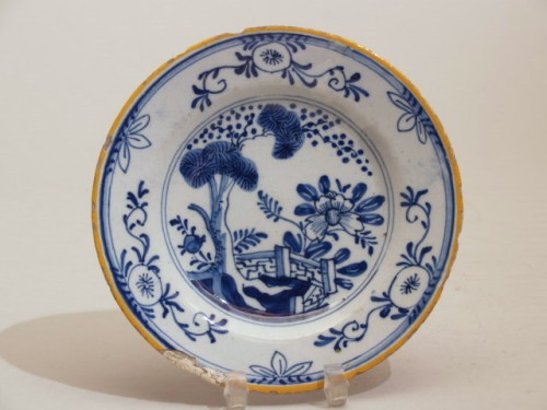 Bord met blauw decor van Chinees tuintje