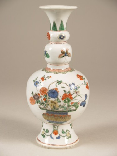 Knobbelvaas met decor van bloemenmanden, famille verte