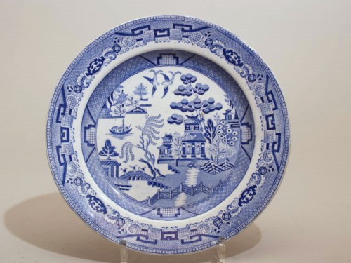 Bord met blauwwit chinoiserie decor van landschap