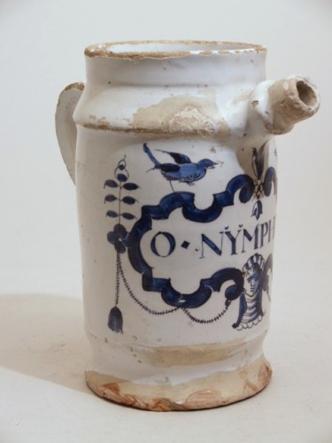 Stroopkan met blauwwit decor van cartouche met opschrift