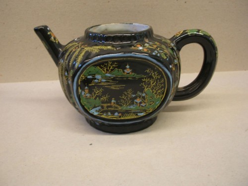Theepot met chinoiserie decor
