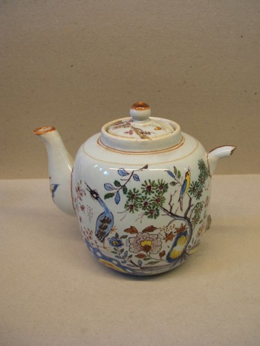 Theepot met chinoiserie decor