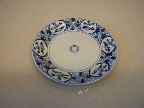 Schotel met ornamentaal randdecor