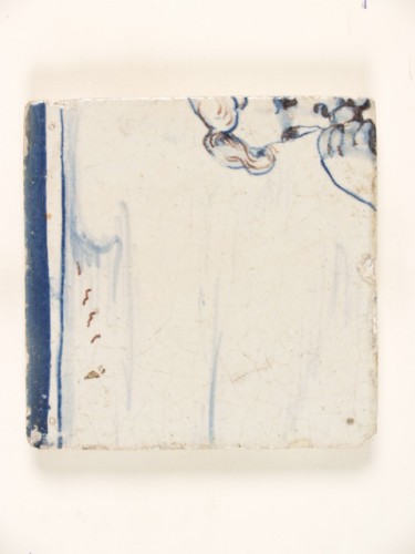 Tegeltableau, incompleet, met een allegorische voorstelling in blauwwit met paarse accentuering