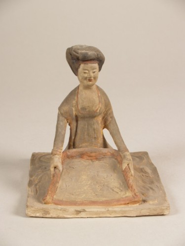 Vrouw, zittend op de grond, kopie van Tangperiode, 1 van 3
