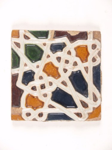 Tegel met een polychroom Mudejar decor