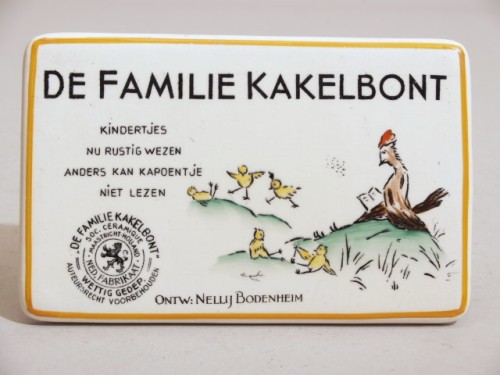 Ontbijtservies met polychroom decor, decor de familie kakelbont