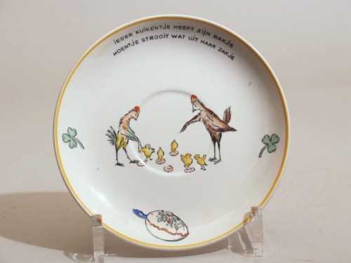 Ontbijtservies met polychroom decor, decor de familie kakelbont