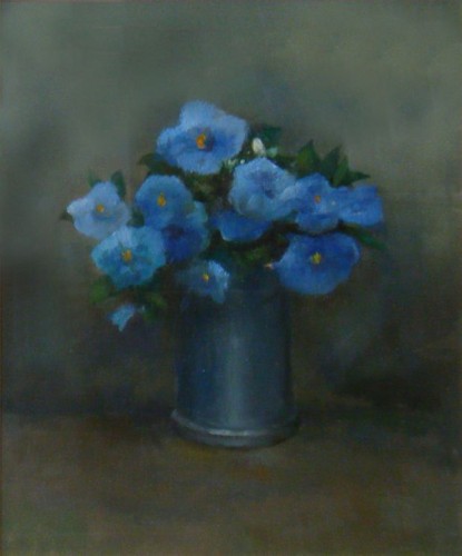 Tinnen vaasje met blauwe viooltjes