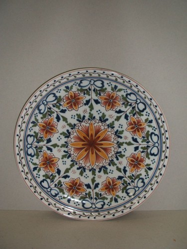 Schotel met ornamentaal-floraal decor