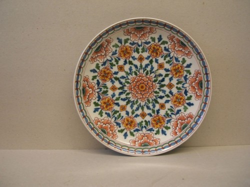 Schotel met ornamentaal-floraal decor
