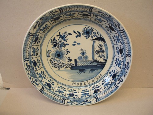 Schotel met chinoiserie decor