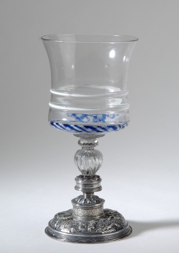Beker van Venetiaans glas met zilveren voet