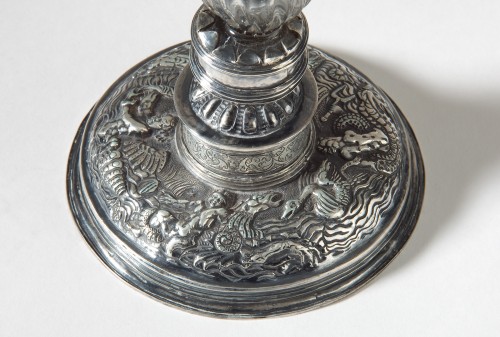 Beker van Venetiaans glas met zilveren voet