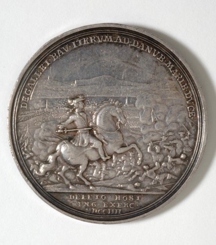 Historiepenning op de overwinning aan de Donau met het borstbeeld van koningin Anna van Engeland 1704