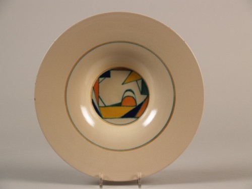 Schotel met geometrisch decor