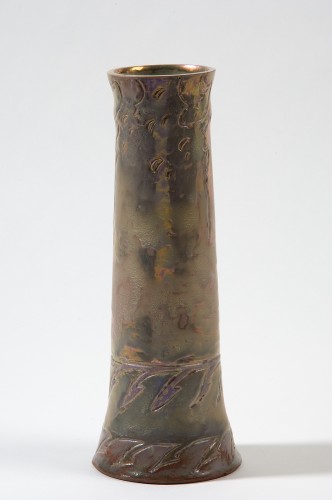 Vaas met ingegrift abstract floraal decor, Jacoba-aardewerk met Reflet Métallique