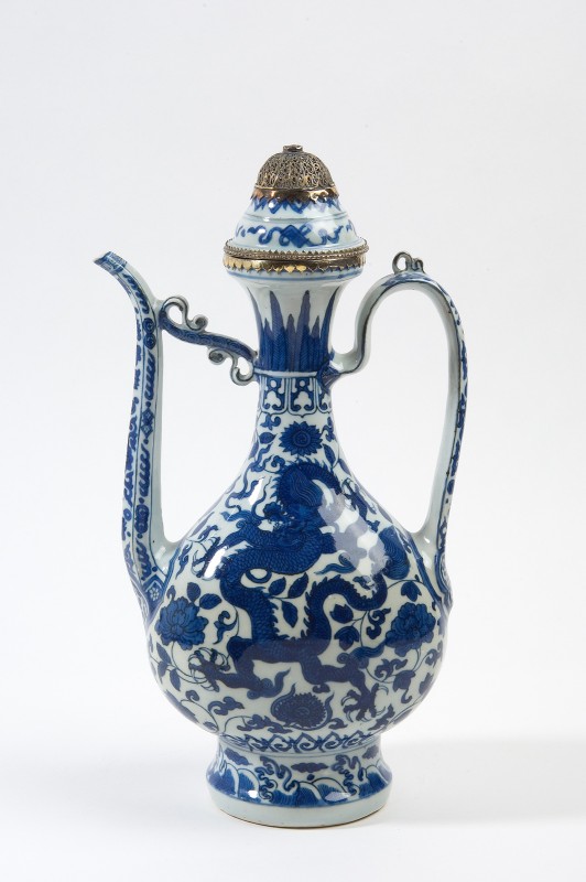 Kan met deksel en verguld zilveren montuur, Perzisch/Islamitisch model, met decor van 2 draken