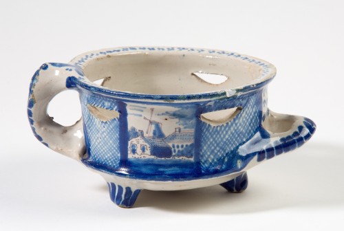 Komfoor met decor van landschapjes in blauw met paarse trek