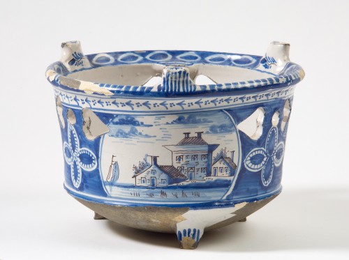 Komfoor met decor van landschapjes in blauw met paarse trek