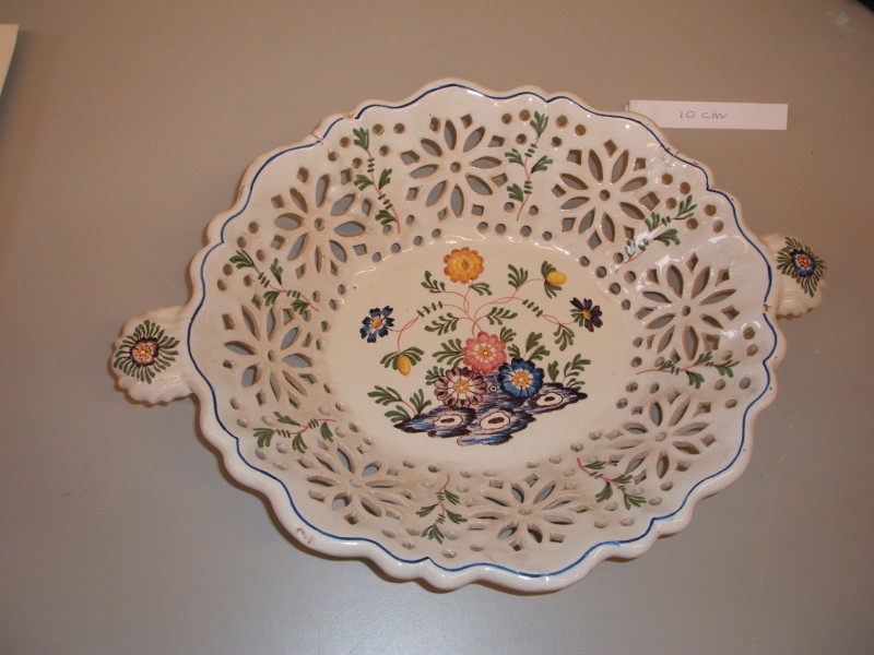 Fruitmand met floraal decor