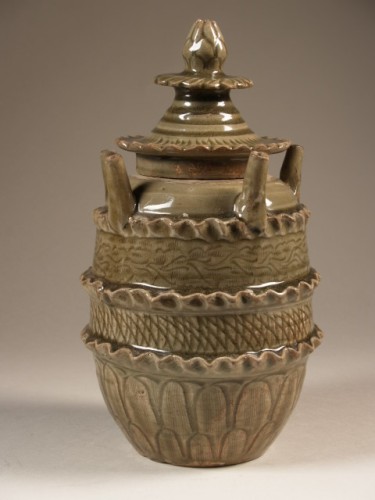 Pot met vijf tuiten en deksel, celadon