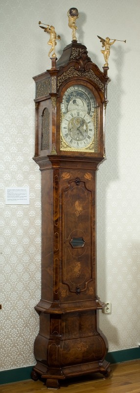 Staand horloge, met planisferium en speelwerk met twaalf melodieën