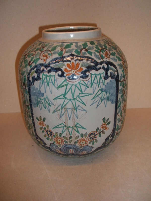 Gemberpot met ornamentaal-floraal decor