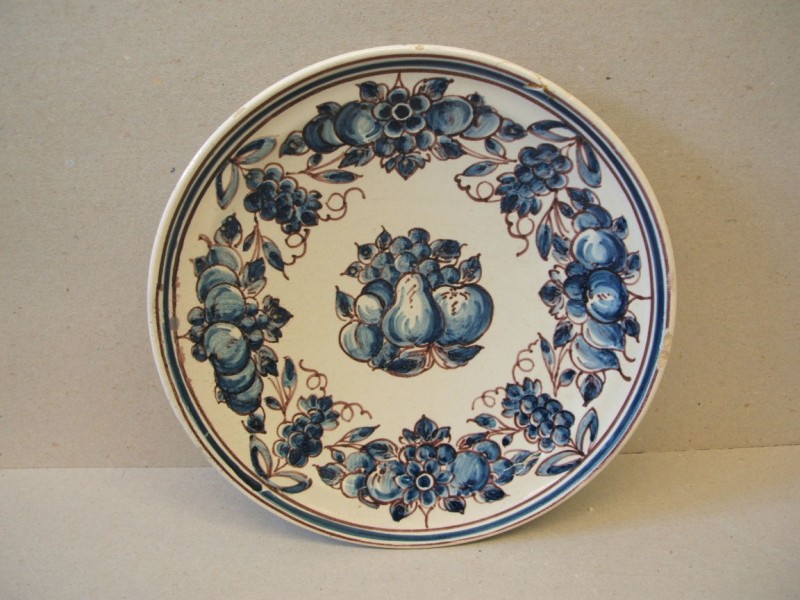 Fruitbord met ornamentaal decor