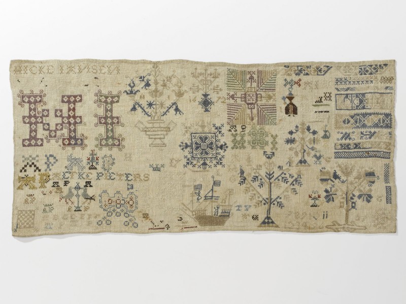 Merklap met gedeeltelijk alfabet, initialen HI (Hicke Jansen) en AP (Aefke Pieters), 1672