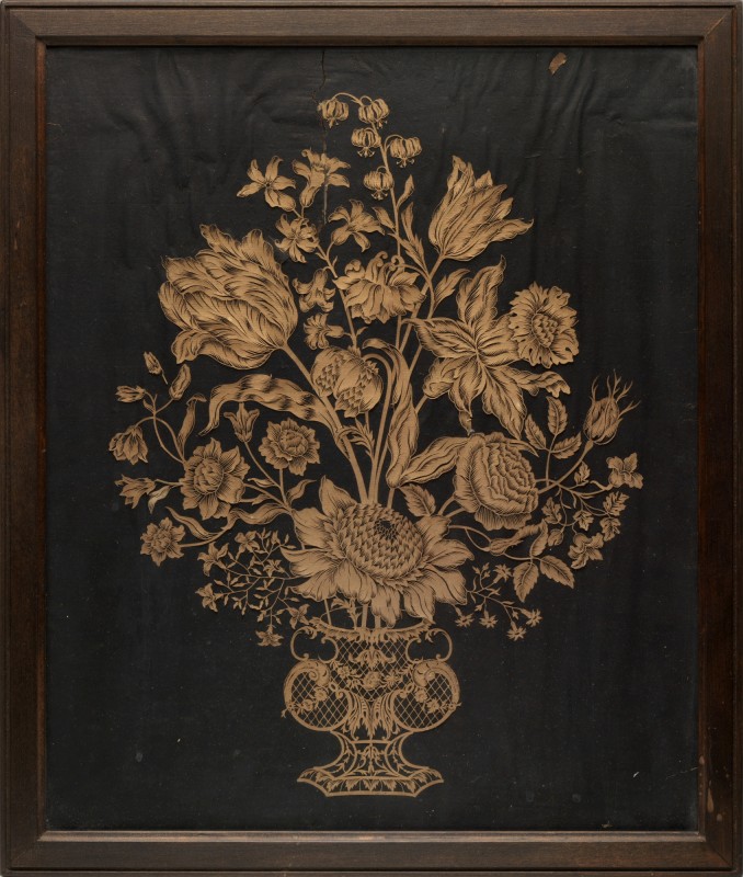 Papierknipsel op zwarte ondergrond, voorstellende een vaas met bloemen