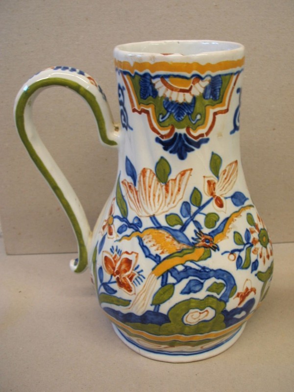 Kan met chinoiserie decor