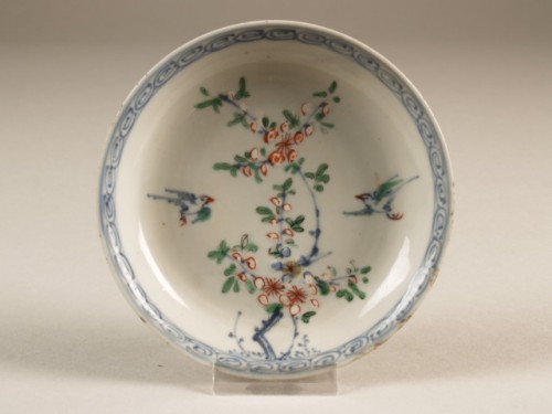Schotel met decor van prunustak en vogels