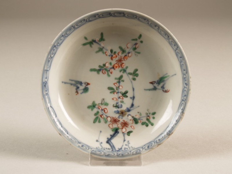 Schotel met decor van prunustak en vogels