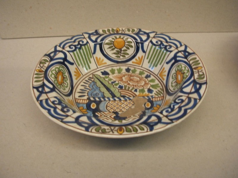 Klapmuts met ornamentaal-floraal decor