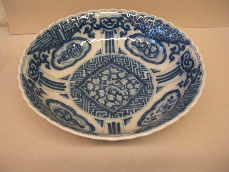 Schotel met chinoiserie decor