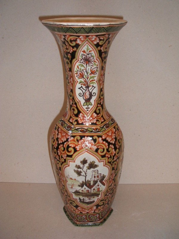 Fles met floraal landschapsdecor