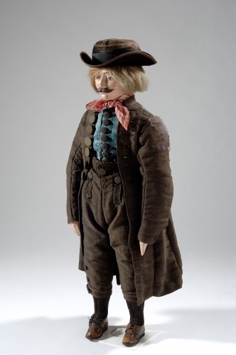 Vest, baietje of borstrok van wit gebloemd damast met acht filigrain tinnen knopen, met gestreepte mouwen