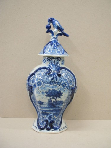 Pot met ornamentaal-floraal landschapsdecor